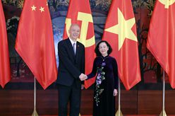 蔡奇同越共中央政治局委員,、中央書記處常務(wù)書記張氏梅舉行會談