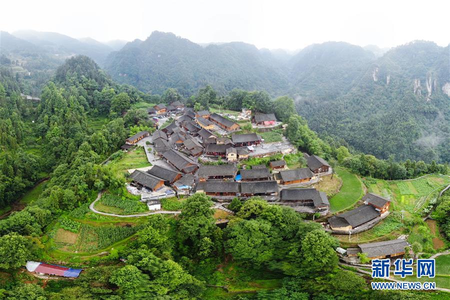 （新華全媒頭條·走向我們的小康生活·圖文互動）（7）那山，那人,，那苗寨——十八洞村三代人的奮斗史