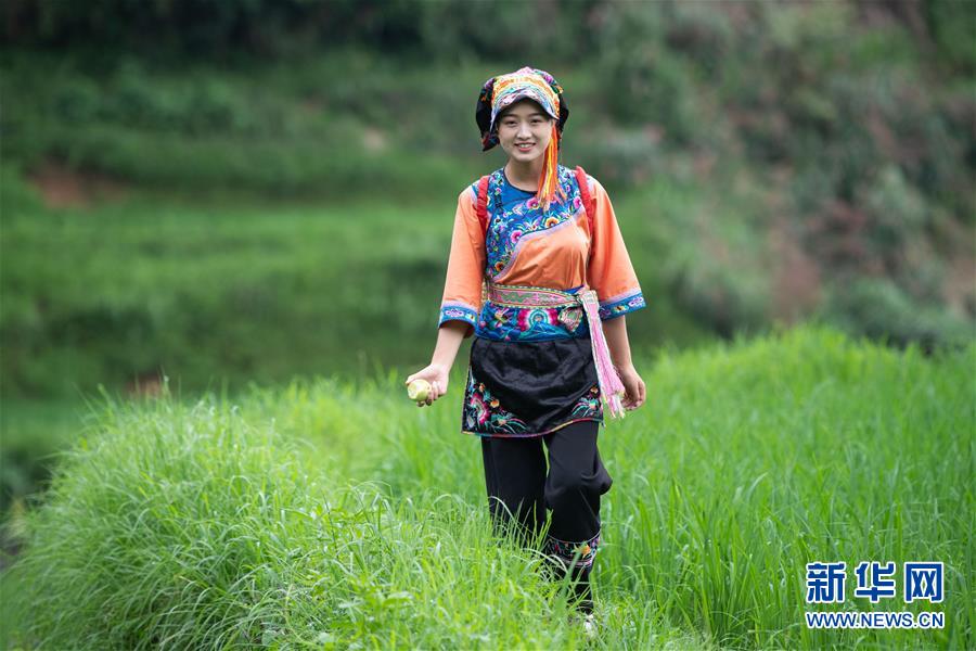 （新華全媒頭條·走向我們的小康生活·圖文互動）（4）那山,，那人，那苗寨——十八洞村三代人的奮斗史