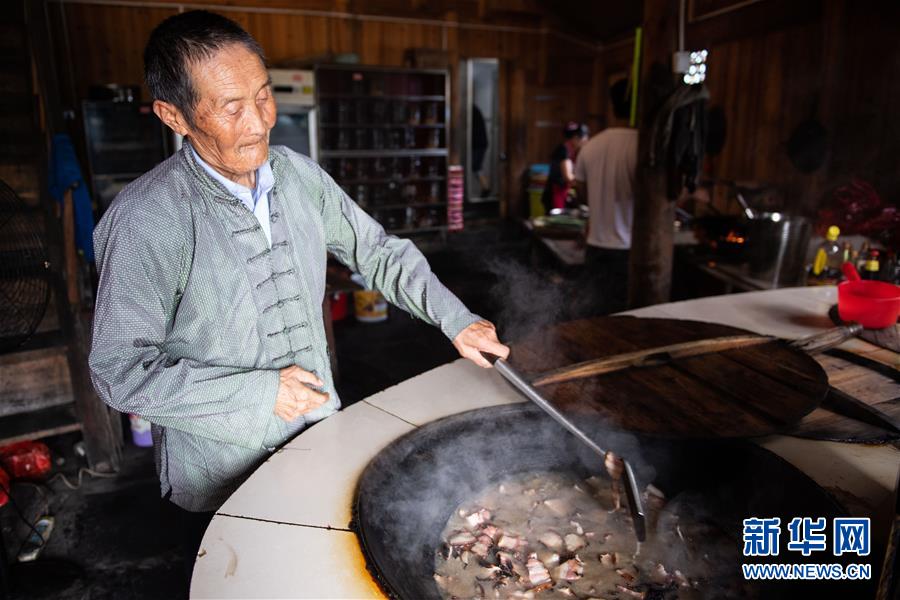 （新華全媒頭條·走向我們的小康生活·圖文互動）（8）那山,，那人，那苗寨——十八洞村三代人的奮斗史