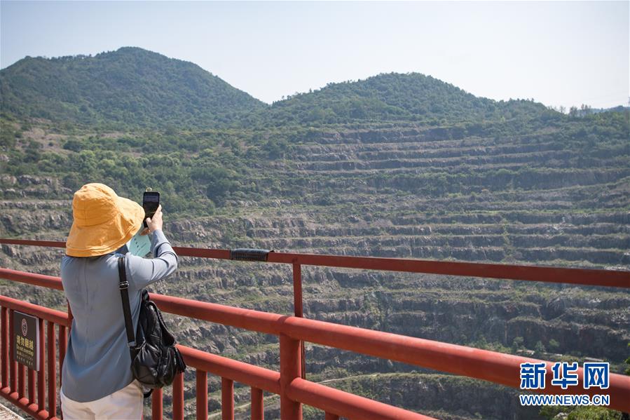 （走向我們的小康生活·圖文互動）（2）游客來了,，小康近了——生態(tài)旅游引領(lǐng)湖北山區(qū)蝶變二三事