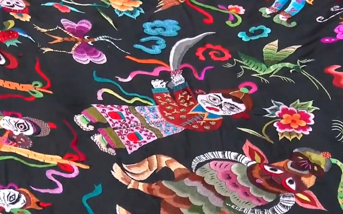 苗繡繡品慢慢得到市場認(rèn)可,，回鄉(xiāng)的繡娘逐漸多了起來