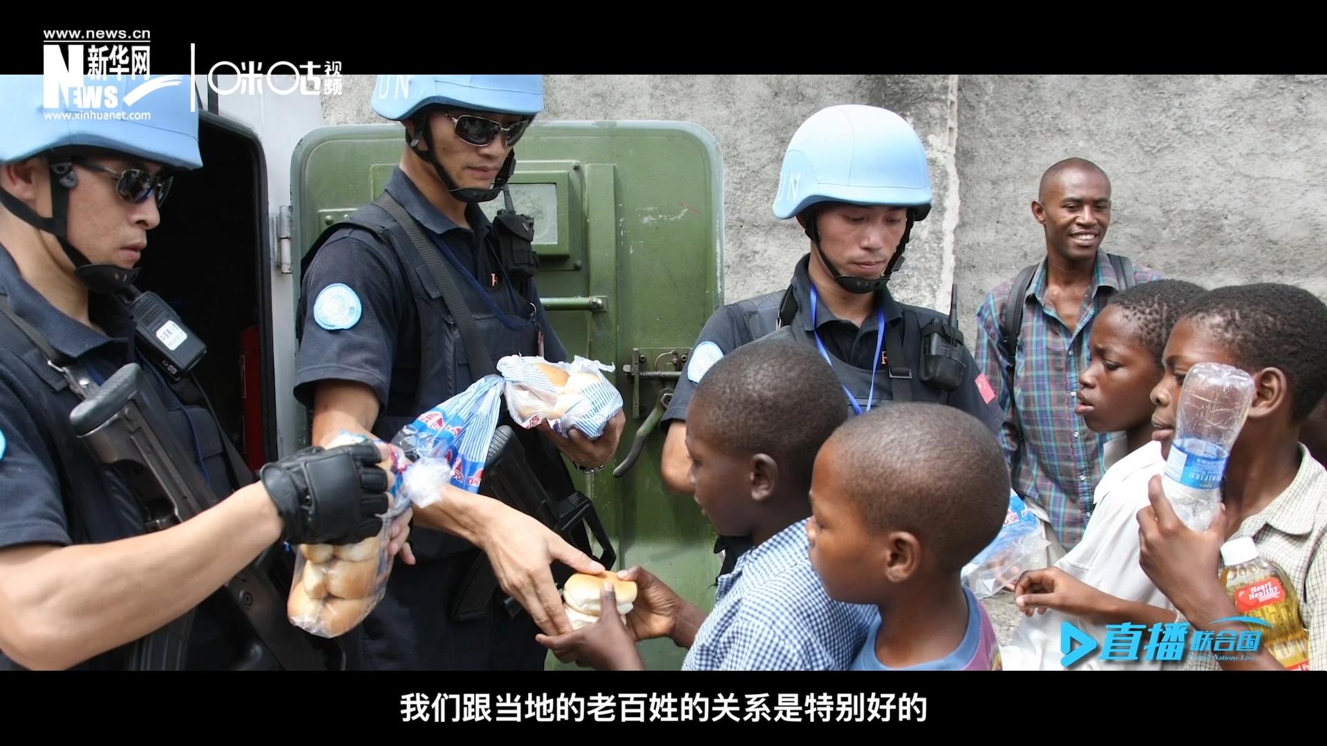 這群胸前印著五星紅旗的警察,，在當(dāng)?shù)孛癖娦睦镉兄恋榈榈姆萘浚矀鬟f出許多的善意與感動,。