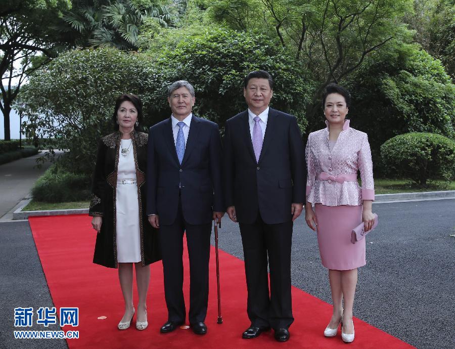 會談前，習(xí)近平在上海西郊會議中心廣場為阿坦巴耶夫舉行歡迎儀式,。新華社記者 蘭紅光 攝 