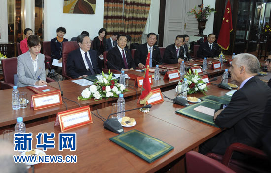 11月3日,，中國全國政協(xié)主席俞正聲在拉巴特會(huì)見摩洛哥眾議長阿拉米。 新華社記者 張鐸 攝
