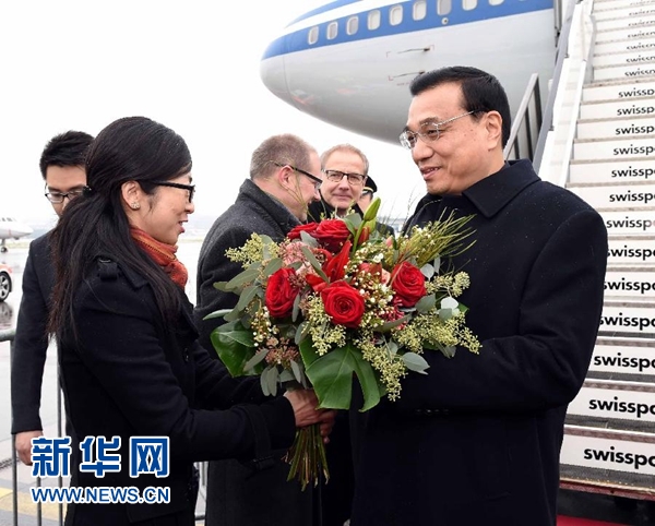 1月20日,，中國國務(wù)院總理李克強抵達(dá)瑞士蘇黎世，出席達(dá)沃斯世界經(jīng)濟論壇年會并對瑞士進(jìn)行工作訪問,。 新華社記者 饒愛民 攝